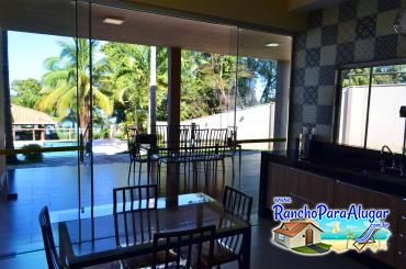 Recanto do Sabiá - Vista da Cozinha para a Piscina