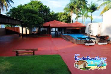 Rancho do Pedro - Vista da Casa para a Piscina