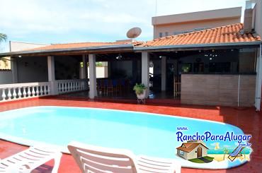 Rancho Laura Mariana - Vista da Piscina para a Varanda