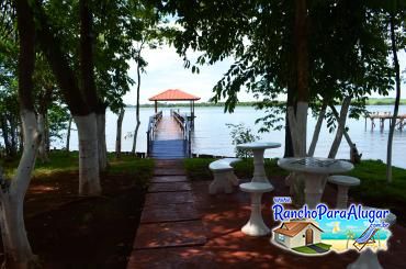 Rancho Laura Mariana - Mesinhas as Margens do Rio