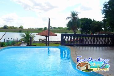 Rancho Imperador - Vista da Piscina para o Rio