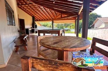 Rancho Alvorada - Varanda com Área de Churrasco e Mesa de Sinuca