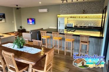 Rancho Alquimista - Sala com Cozinha Interna