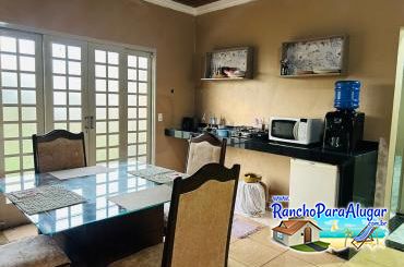 Rancho dos Macacos 2 - Sala com Cozinha Conjugada