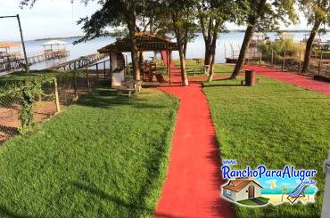 Rancho Angelina - Vista da Piscina para o Quiosque