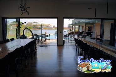 Rancho Meirival 6 - Vista da Cozinha para a Piscina