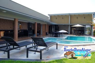 Rancho Meirival 6 - Vista da Piscina para o Rancho