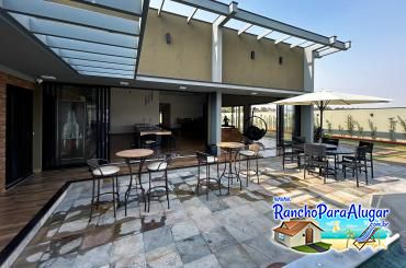 Rancho Meirival 6 - Vista da Piscina para a Casa