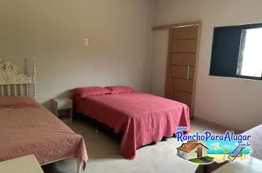 Rancho da Kelly - Suíte 3 : 1 Cama de Casal e 2 Camas de Solteiro