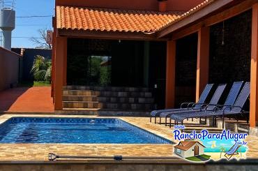 Rancho Recanto da Mirella - Vista da Piscina para a Casa