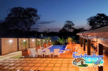Rancho Recanto das Palmeiras 2 - Vista da Casa para a Piscina