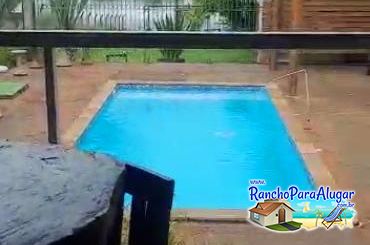 Rancho Recanto Dorotheo - Vista da Área de Churrasco para a Piscina