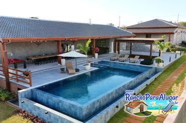 Rancho Paraná - Piscina ao Lado da Varanda