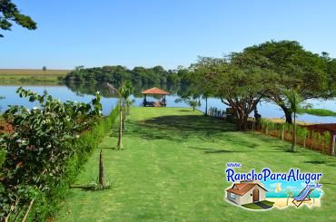 Rancho Flamboyant - Vista da Piscina para o Rio