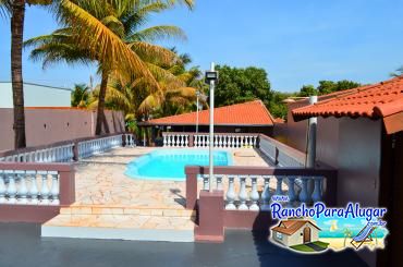 Rancho Gambi - Vista da Sala para a Piscina